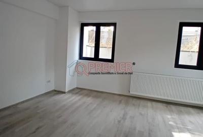 Garsonieră decomandată în Apărătorii Patriei