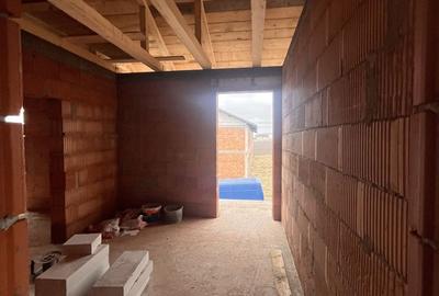 Duplex cu 4 camere cu Canalizare în Ipotești - 11