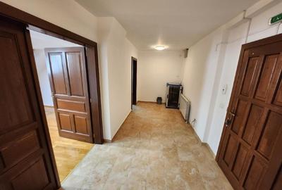 Închiriem birou 67 mp(et.1)-600€, 76 mp(mansarda inalta)- 450€ în zona centrala - 2