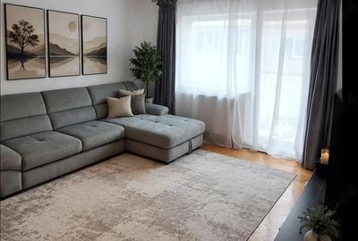 Apartament cu 3 camere semidecomandat, mobilat în Kiriac