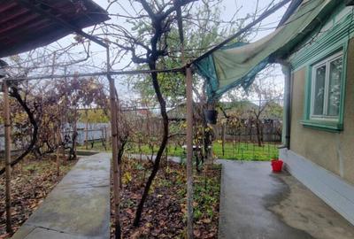 Casă cu 4 camere cu Canalizare în Central