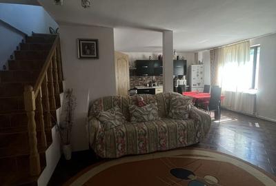 Casă cu 4 camere în Central - 1