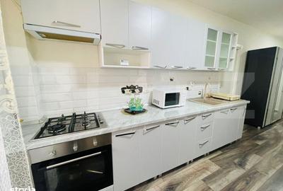 Apartament cu 3 camere semidecomandat în Central