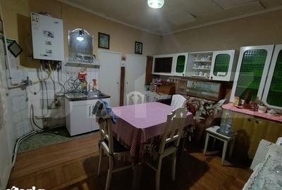 Casă cu 4 camere cu Teren 1000 Mp în Central - 2