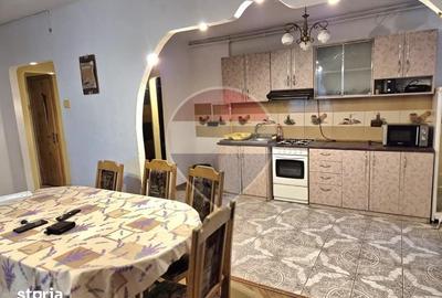 Apartament cu 4 camere decomandat în Central