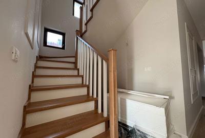 Casă cu 5 camere cu Teren 350 Mp în Dumbrăvița