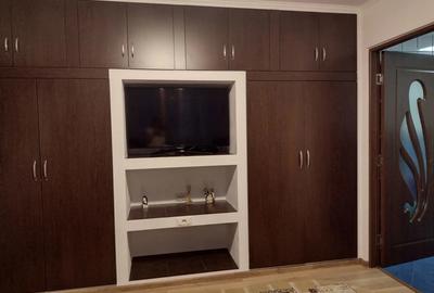 Vand apartament cu 3 camere complet renovat,recompartimentat ?i utilat. - 1