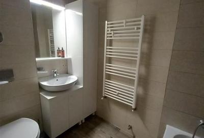 Apartament cu 3 camere decomandat, mobilat în Tractorul - 8