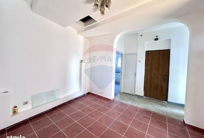 Apartament cu 4 camere în Central - 2