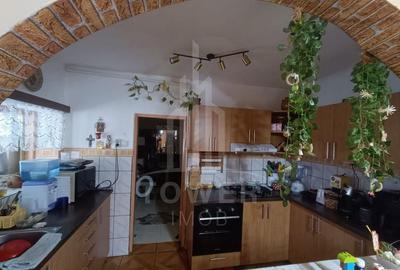 Casă individuală cu 5 camere în Central