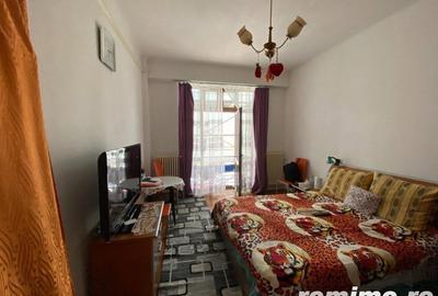 Apartament cu 5 camere semidecomandat, mobilat în P-ța Universității - 9
