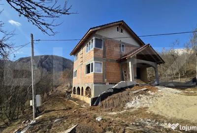 Casă cu 8 camere cu Teren 3000 Mp în Almașu Mare - 6