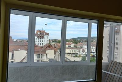 Proprietar vând apartament amenajat 4 camere ultracentral,decomandat,etaj interm - 4