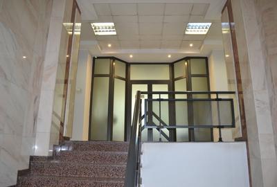 Clădire multifuncțională de vânzare – locație centrală, finisaje premium - 2