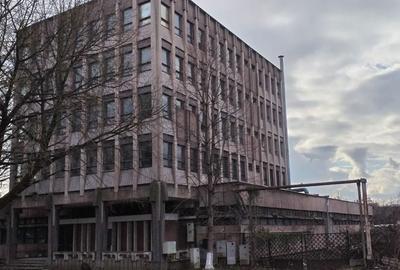 Spațiu comercial, de 3,000 mp, în Central - 2