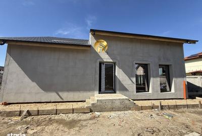 Casă cu 4 camere cu Teren 430 Mp în Central - 1