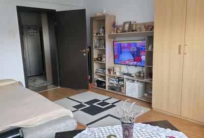 Apartament cu 3 camere decomandat în 1 Mai - 2