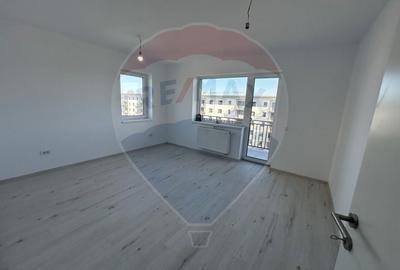 Apartament cu 3 camere decomandat în Tractorul - 6