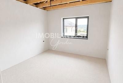 Casă cu 4 camere cu Teren 250 Mp în Cetate - 2