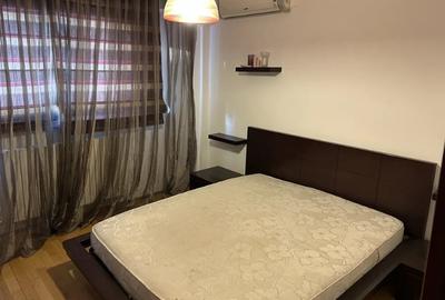 Bucur Obor metrou Parc,bloc reabilitat,decomandat,se vinde mobilat