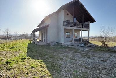 Casă cu Teren 1000 Mp în Central