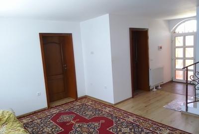 Casă cu 4 camere cu Teren 200 Mp în Central - 3