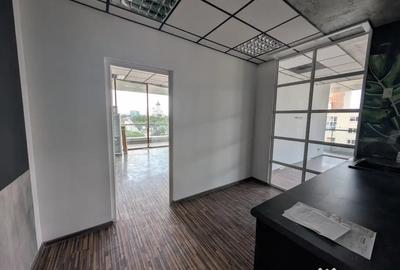 Spațiu comercial, de 140 mp, în Central - 3