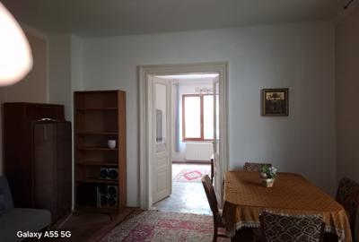 Apartament cu 3 camere semidecomandat în Schei - 3