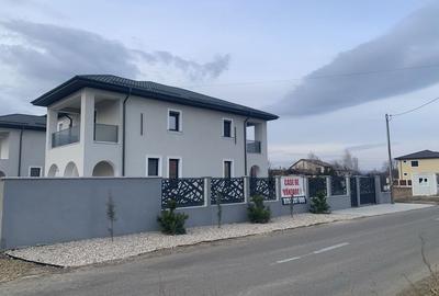 Casă cu 4 camere în Central - 3