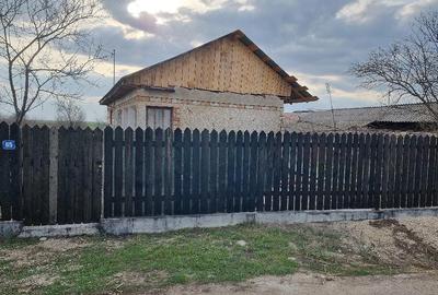 Casă cu 2 camere cu Teren 1200 Mp în Sălciile - 2