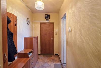 Apartament cu 3 camere semidecomandat în Girocului - 1