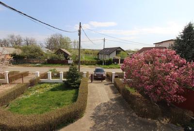 Casă cu 9 camere cu Garaj în Ciolpani - 1