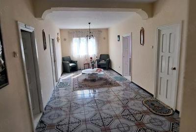 Casă cu 11 camere cu Teren 731 Mp în Sud - 2