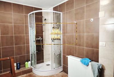 Apartament cu 4 camere semidecomandat, mobilat în Km 5 - 15