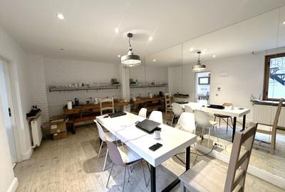 Casă cu 9 camere cu Canalizare în P-ța Victoriei - 8