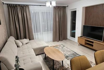 Apartament cu 2 camere decomandat în Tractorul