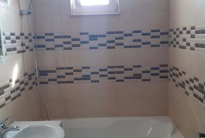 Apartament cu 2 camere decomandat în Roman