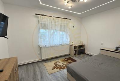 Apartament cu 3 camere semidecomandat, mobilat în Carei - 6