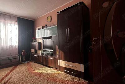 Vand apartament cu doua camere decomandat si complet mobilat - 1