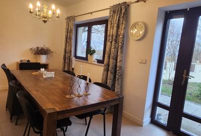 Casă individuală cu 8 camere cu Canalizare în Central - 4