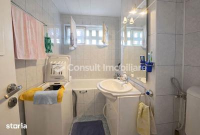 Apartament cu 3 camere semidecomandat în Andrei Mureșanu