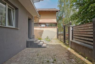 Casă cu 10 camere cu Teren 340 Mp în Florilor - 13