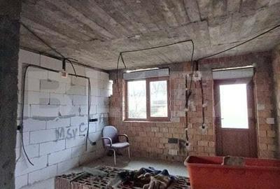 Duplex la rosu in Luna, langa Campia Turzii - 13