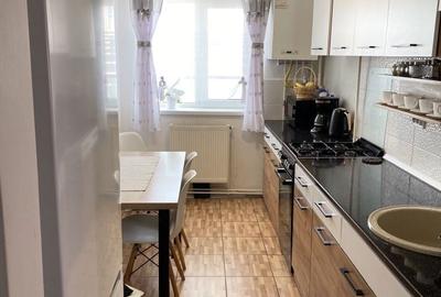 Apartament cu 3 camere decomandat în Florilor - 2