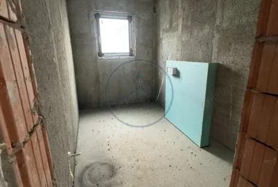 Casă cu 4 camere cu Teren 400 Mp în Central - 2
