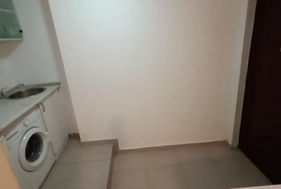 1 camera de vanzare la ultimul etaj, zona Universitate, toaleta la comun - 4