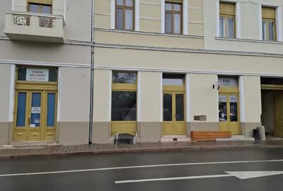 Spațiu comercial, de 48 mp, în Central