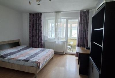 Apartament cu 2 camere decomandat, mobilat în Central