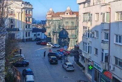 Apartament cu 3 camere decomandat în Peninsula - 1