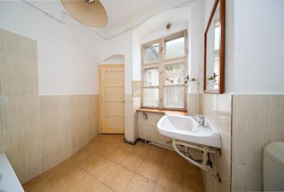 Locație rară în Brașov: ideal pentru regim hotelier sau business - 17